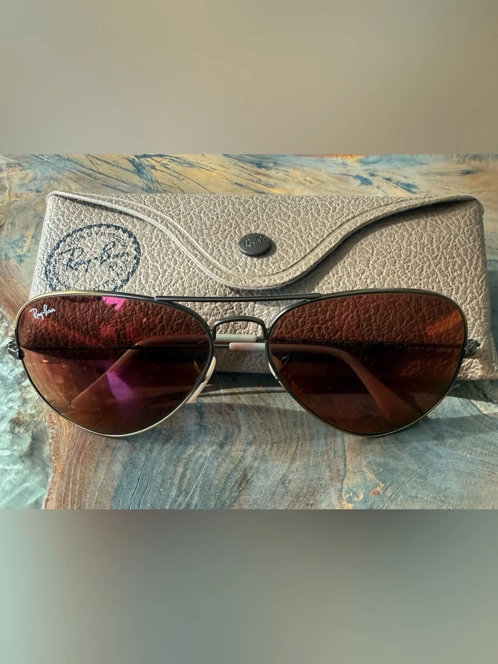 Ray-Ban Gold Aviator Sunglasses with Magenta Flash Polarized Lenses. Like New